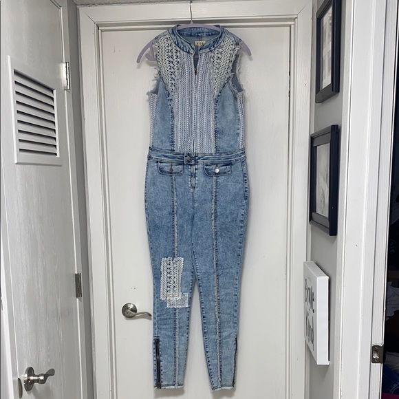 NWOT Rare POL Lace Light Blue Denim jean Sleeveless Stretch Zipper Jumpsuit S - Picture 2 of 13